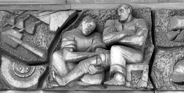 Rilievi della Casa del Mutilato