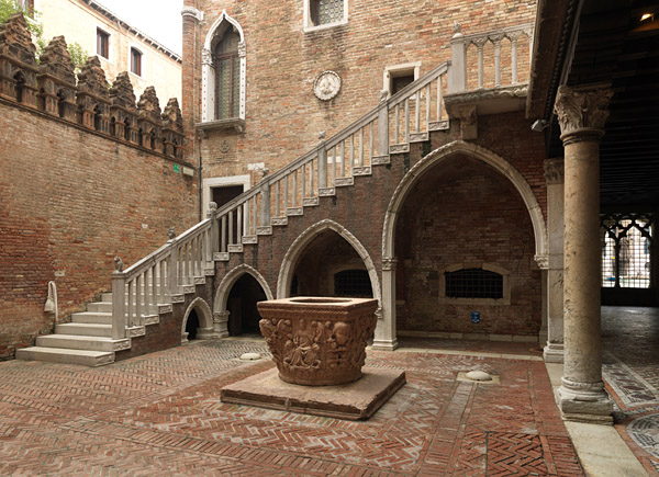 Venezia. Ca' d'Oro, cortile interno
